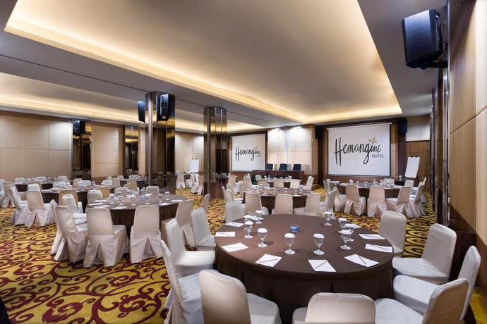 Imagen del bar/restaurante del Hotel Hemangini. Foto 3