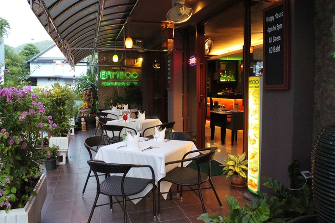 Imagen del bar/restaurante del Hotel Hemingway's. Foto 3