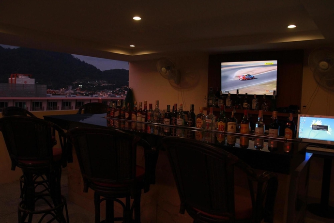 Imagen de los exteriores del Hotel Hemingways Silk. Foto 9