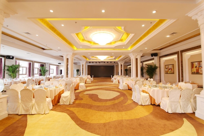 Imagen del bar/restaurante del Hotel Henan Sky-land Gdh. Foto 5
