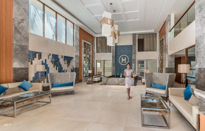 Imagen de los interiores del Hotel Henann Palm Beach Resort. Foto 18