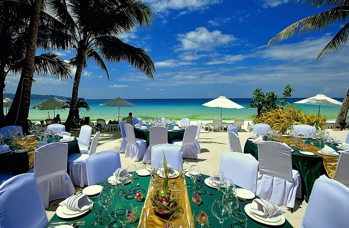 Imagen de los exteriores del Hotel Henann Regency Resort and Spa. Foto 8