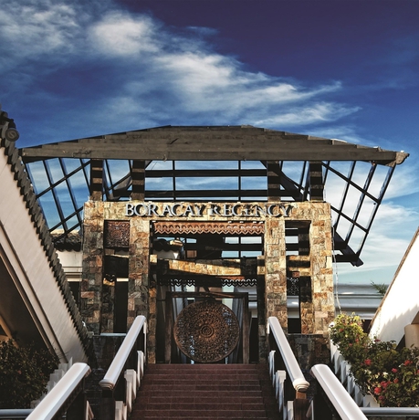 Imagen de los exteriores del Hotel Henann Regency Resort and Spa. Foto 9