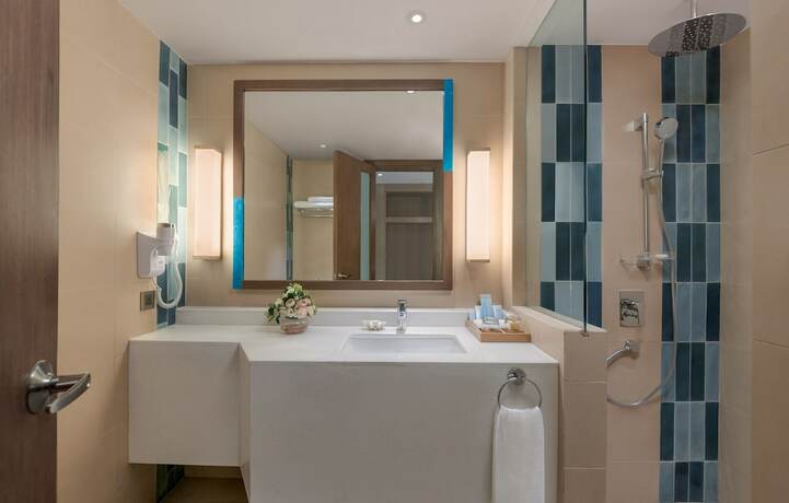 Imagen de la habitación del Hotel Henann Tawala Resort. Foto 11