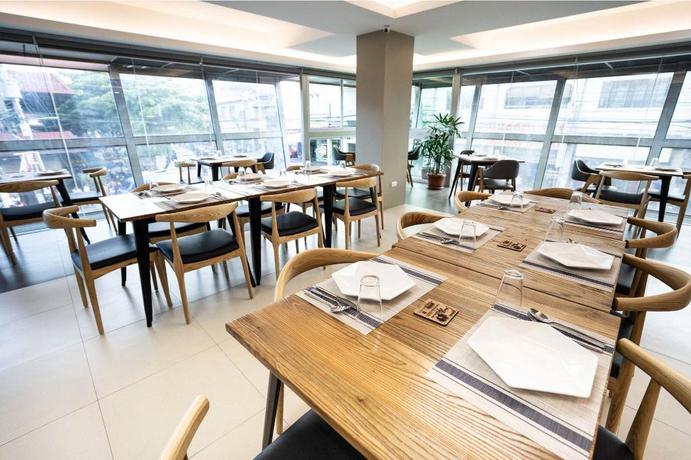 Imagen del bar/restaurante del Hotel Henia. Foto 4