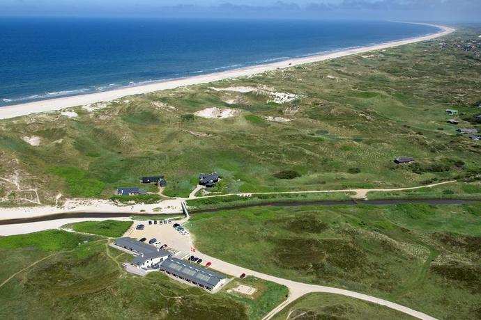 Imagen de los exteriores del Hotel Henne M&oslash;lle &Aring; Badehotel. Foto 6