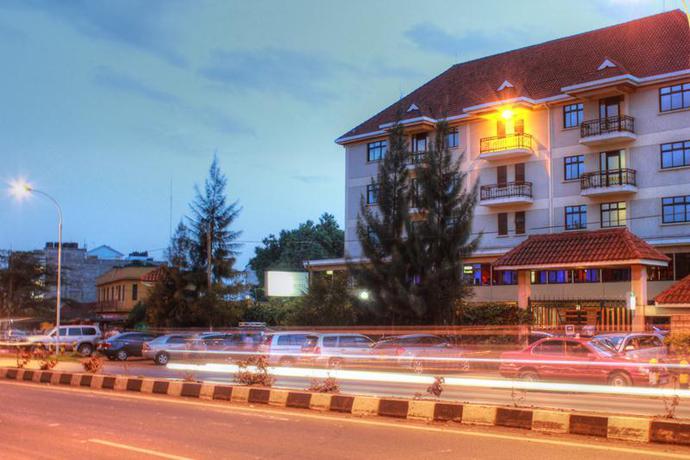 Imagen de los exteriores del Hotel Hennessis. Foto 5