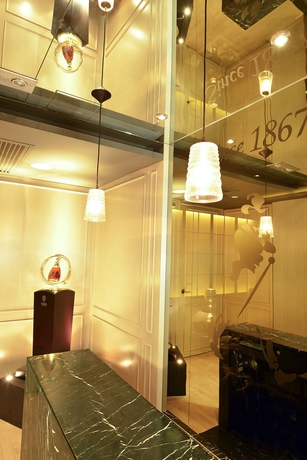 Imagen de los interiores del Hotel Hennessy. Foto 14