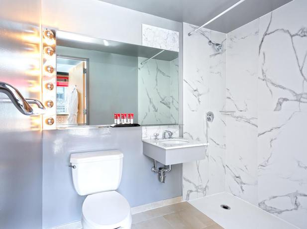 Imagen de la habitación del Hotel Henri. Foto 6