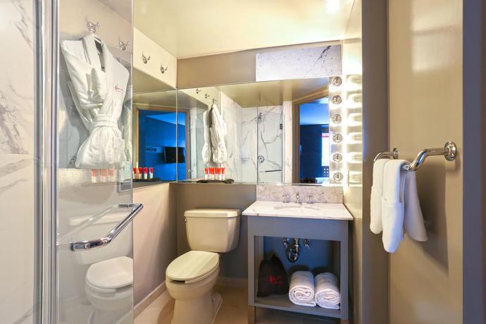 Imagen de la habitación del Hotel Henri. Foto 8