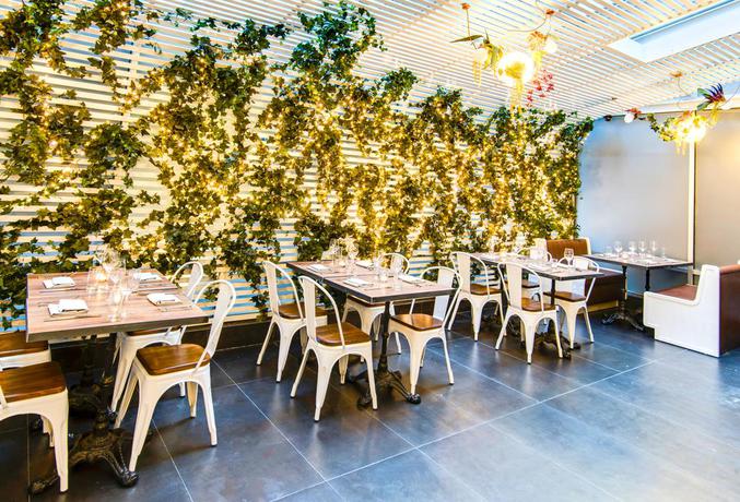 Imagen del bar/restaurante del Hotel Henri. Foto 2