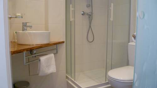 Imagen de la habitación del Hotel Henri Iv, Nerac. Foto 2