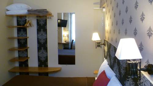 Imagen de la habitación del Hotel Henri Iv, Nerac. Foto 15