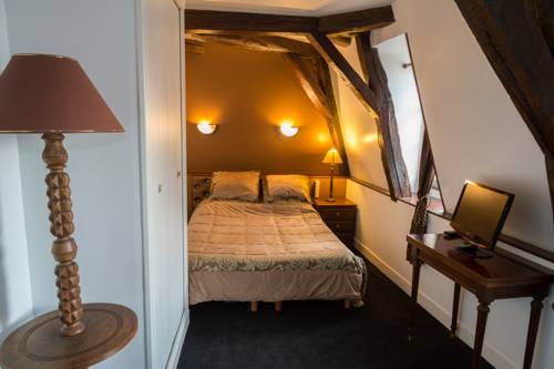 Imagen de la habitación del Hotel Henri Iv, Sully-sur-Loire. Foto 5