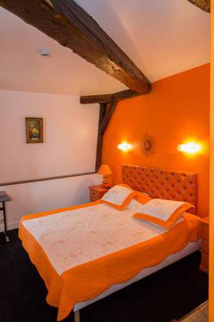 Imagen de la habitación del Hotel Henri Iv, Sully-sur-Loire. Foto 7