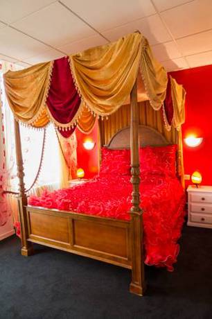 Imagen de la habitación del Hotel Henri Iv, Sully-sur-Loire. Foto 9