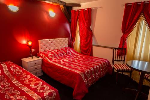 Imagen de la habitación del Hotel Henri Iv, Sully-sur-Loire. Foto 13