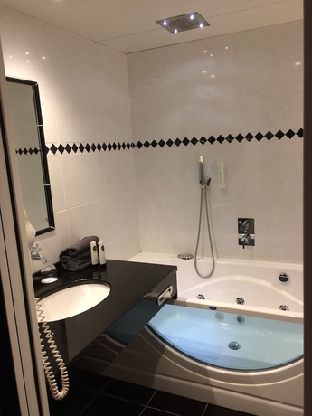 Imagen de la habitación del Hotel Henry Ii. Foto 15