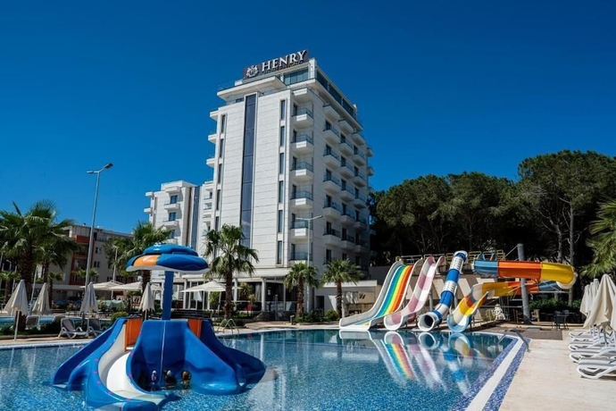 Imagen de la piscina del Hotel Henry Resort And Spa. Foto 14