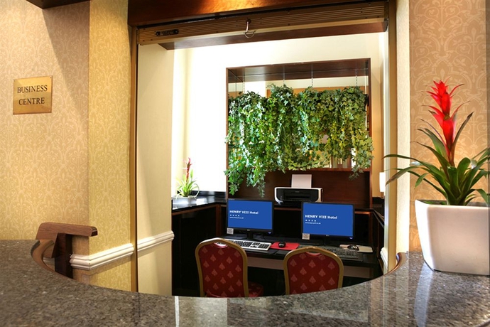 Imagen de los interiores del Hotel Henry VIII. Foto 4