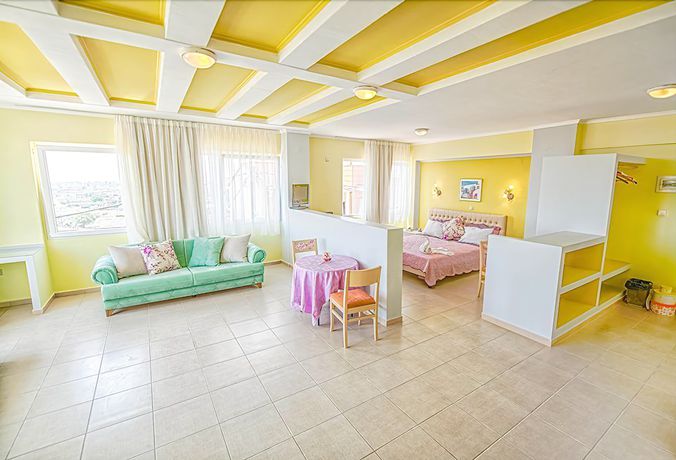 Imagen de la habitación del Hotel Heraion. Foto 9