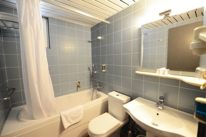 Imagen de la habitación del Hotel Herakles Thermal. Foto 4