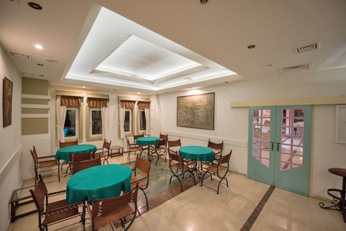 Imagen de los interiores del Hotel Herakles Thermal. Foto 16