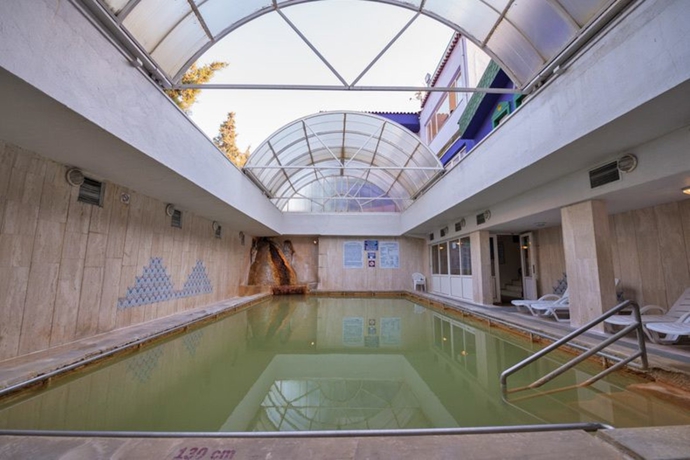 Imagen de la piscina del Hotel Herakles Thermal. Foto 19