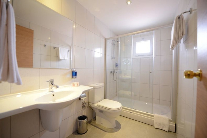 Imagen de la habitación del Hotel Herakles Thermal. Foto 10