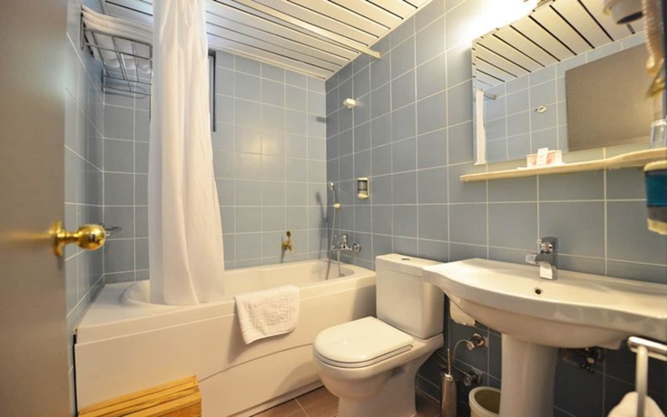 Imagen de la habitación del Hotel Herakles Thermal. Foto 11