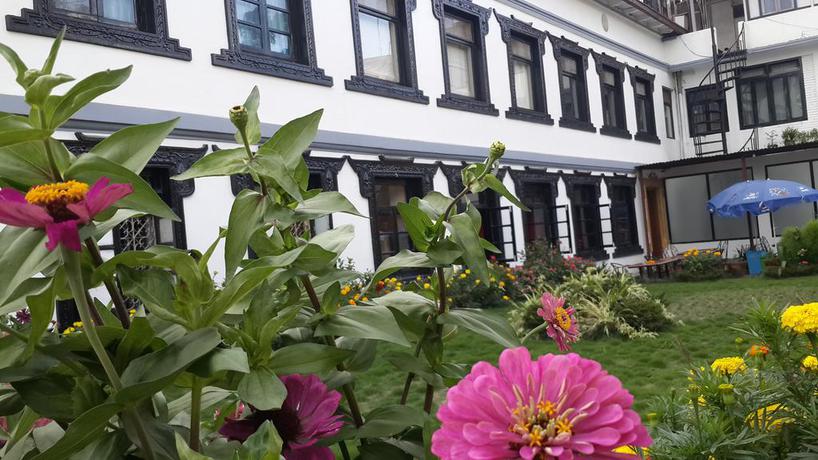 Imagen de los exteriores del Hotel Heranya. Foto 9