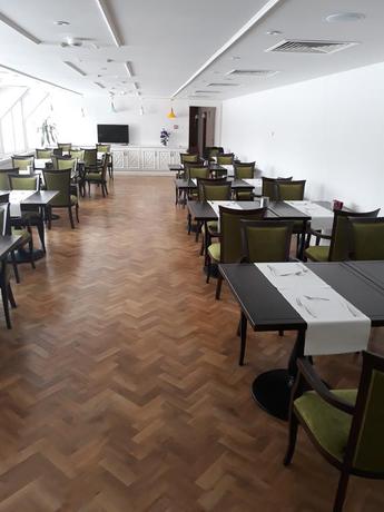 Imagen del bar/restaurante del Hotel Herastrau. Foto 2