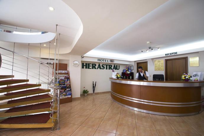 Imagen de los interiores del Hotel Herastrau. Foto 11