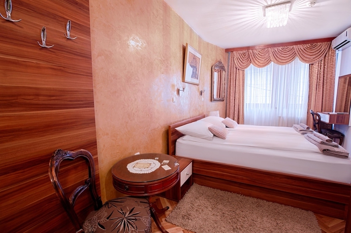 Imagen de la habitación del Hotel Herc. Foto 15