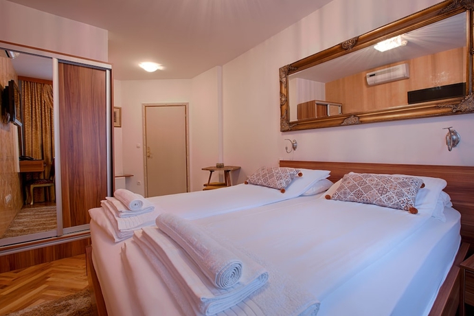 Imagen de la habitación del Hotel Herc. Foto 16