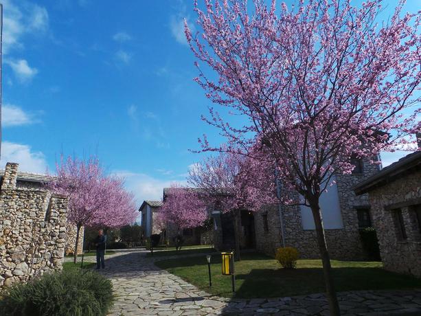 Imagen de los exteriores del Hotel Herceg Etno Selo Medjugorje. Foto 15