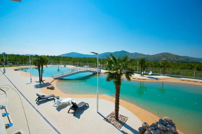 Imagen de la piscina del Hotel Herceg Etno Selo Medjugorje. Foto 20