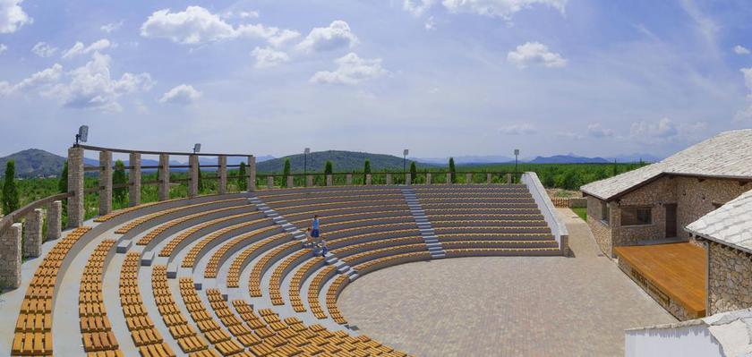 Imagen de los exteriores del Hotel Herceg Etno Selo Medjugorje. Foto 16