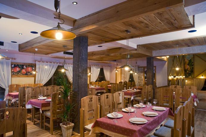 Imagen del bar/restaurante del Hotel Herceg Etno Selo Medjugorje. Foto 4