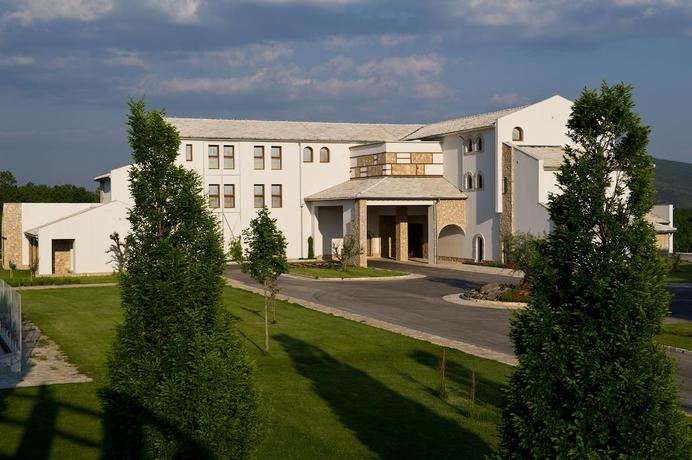 Imagen de los exteriores del Hotel Herceg Etno Selo Medjugorje. Foto 18