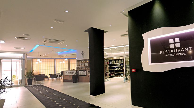 Imagen del bar/restaurante del Hotel Herceg. Foto 4