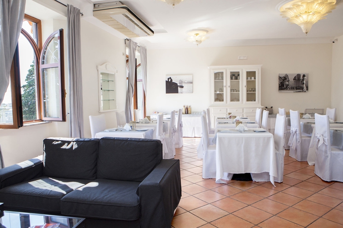 Imagen del bar/restaurante del Hotel Herculaneum. Foto 6