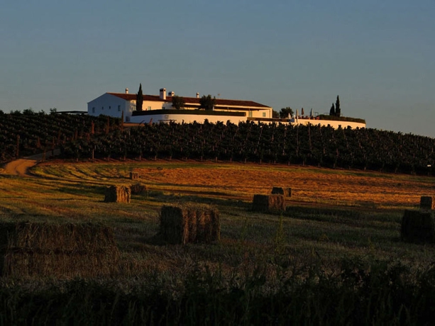 Imagen de los exteriores del Hotel Herdade Da Malhadinha Nova. Foto 9