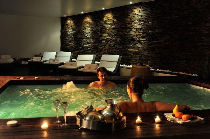 Imagen de la piscina del Hotel Herdade Da Malhadinha Nova. Foto 18