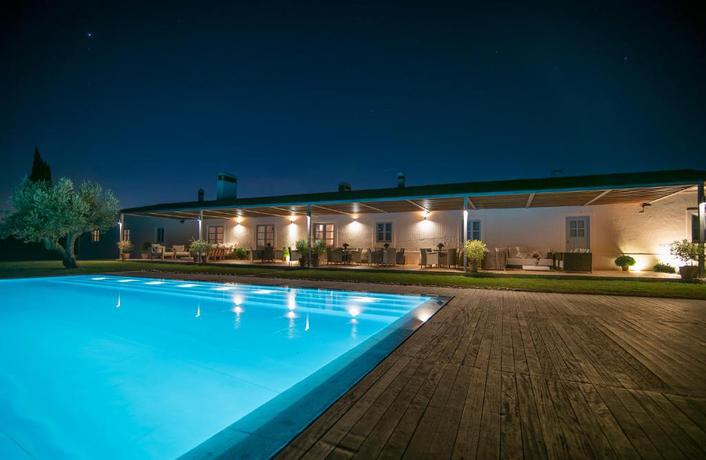 Imagen de la piscina del Hotel Herdade Da Malhadinha Nova. Foto 20