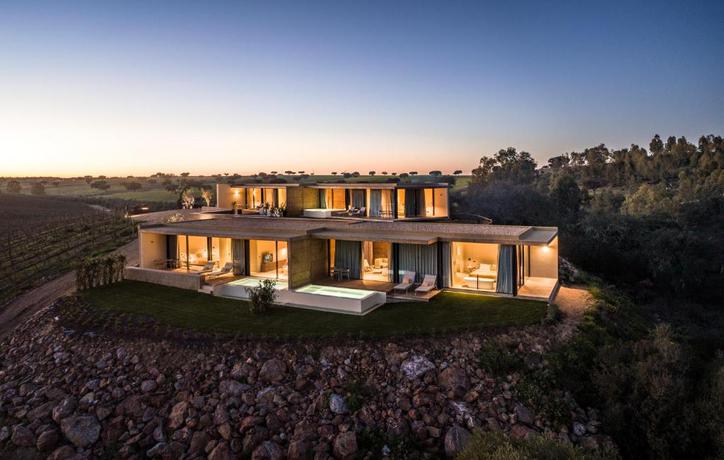 Imagen de los exteriores del Hotel Herdade Da Malhadinha Nova. Foto 12