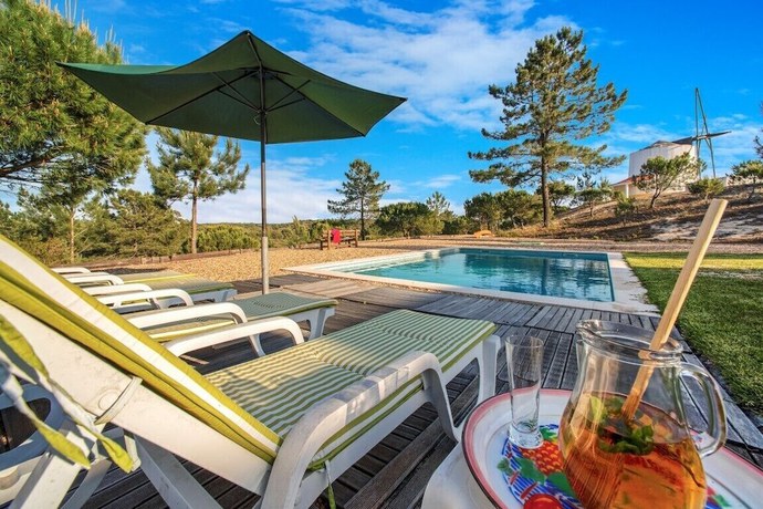 Imagen de la piscina del Hotel Herdade De Montalvo. Foto 13