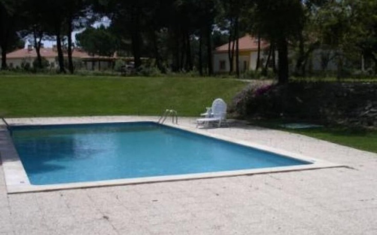 Imagen de la piscina del Hotel Herdade De Montalvo. Foto 14
