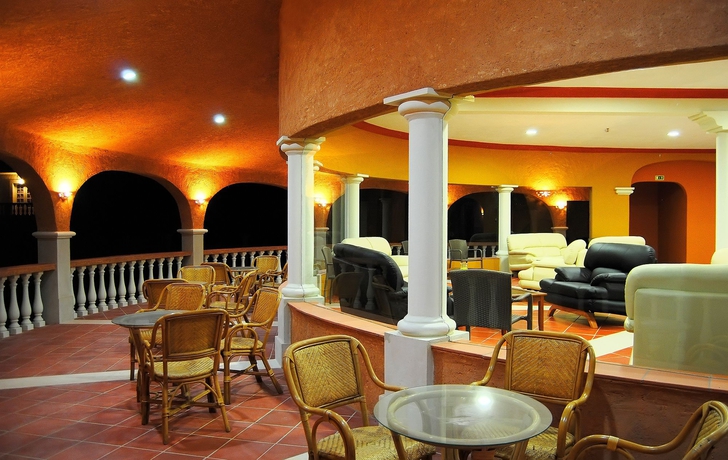 Imagen de los exteriores del Hotel Herdade Lago Real. Foto 10