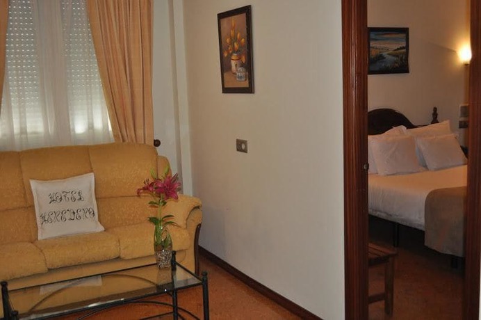 Imagen de la habitación del Hotel Heredero. Foto 10
